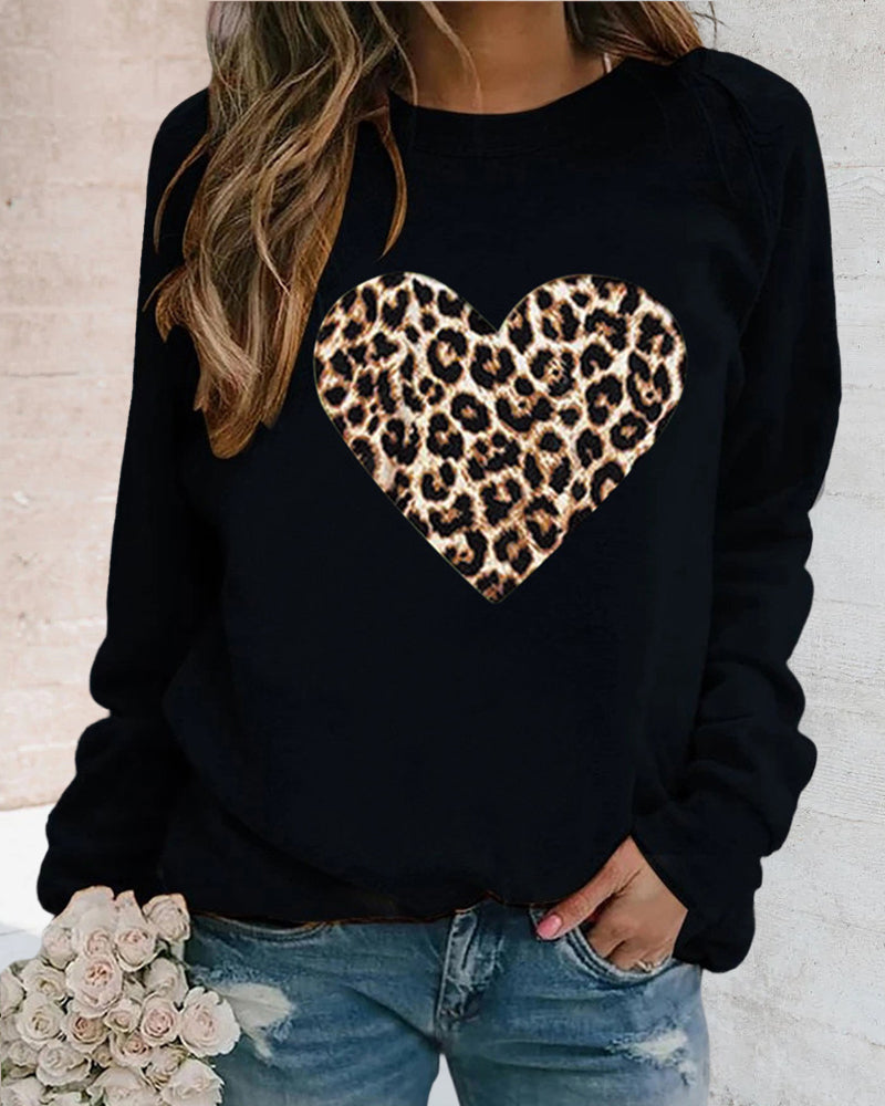 Niamh -  elegant sweatshirt with leopard heart print